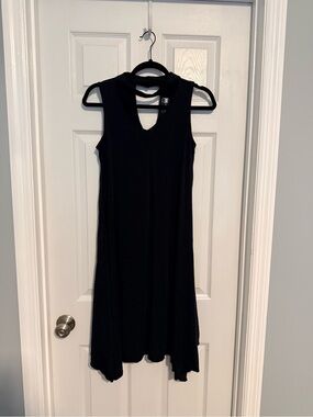 Antthony Black Sleeveless V-Neck Midi Dress